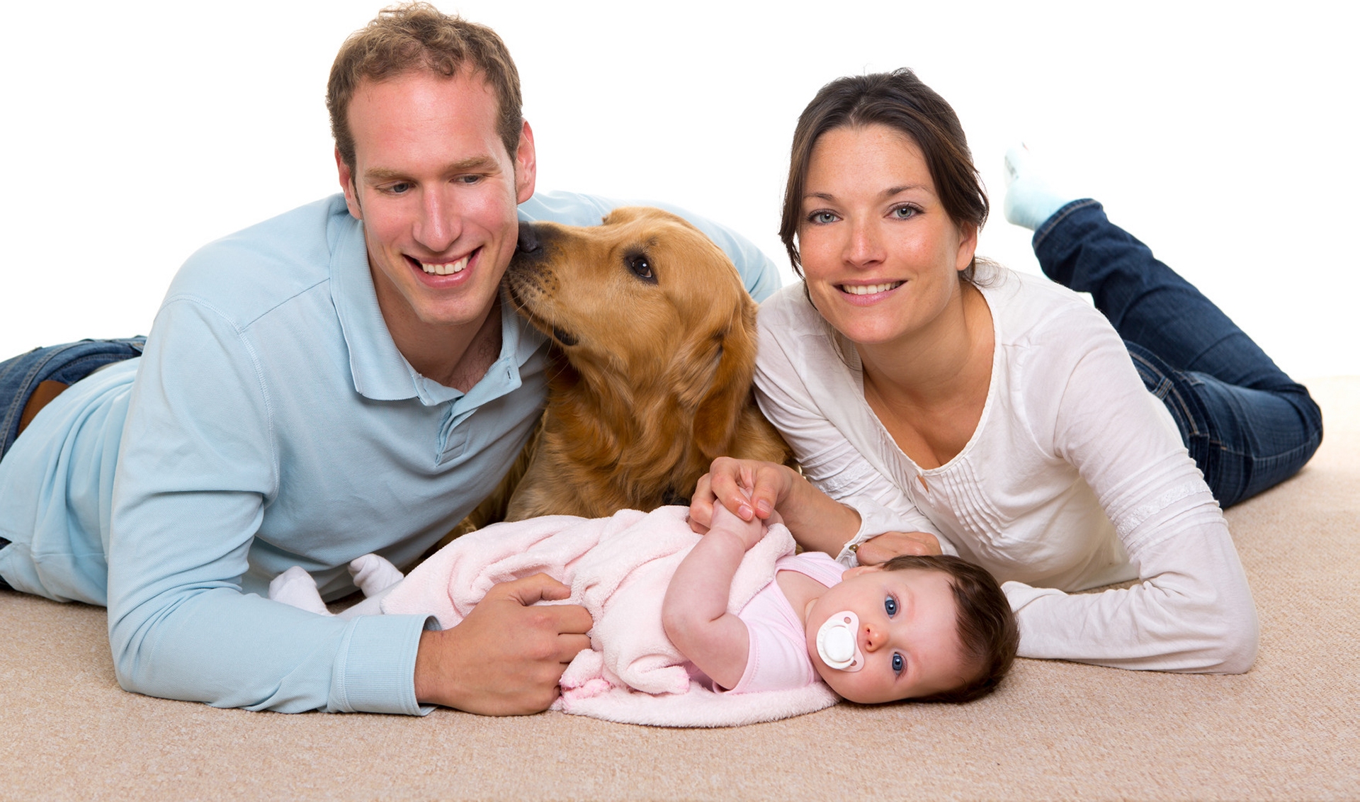 Мама собака а папа. Собаки для семьи с детьми. Семья с собакой. Мама папа ребенок собака. Семейная пара с младенцем и собаками.